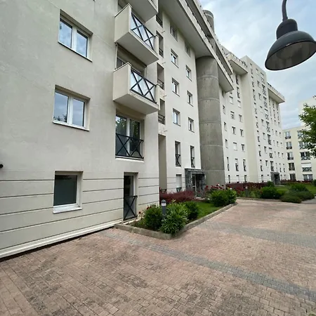 Grand Studio Avec Parking Sous-sol Apartamento Vanves