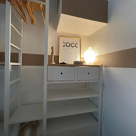 Grand Studio Avec Parking Sous-sol Apartment