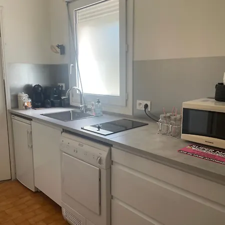 Apartment Grand Studio Avec Parking Sous-sol *