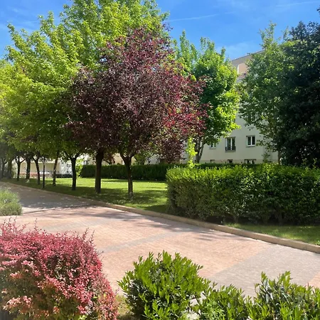 Apartment Grand Studio Avec Parking Sous-sol Vanves